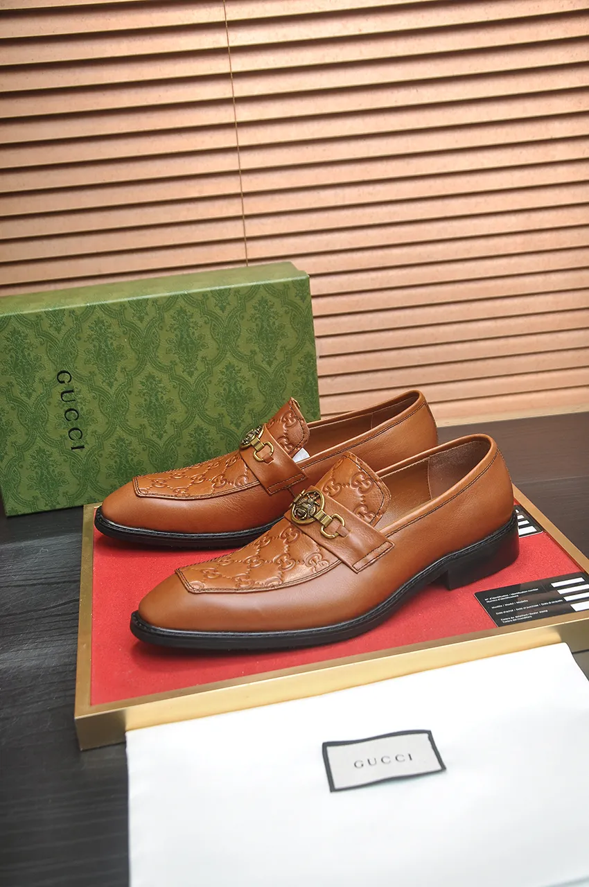 Men's shoes💰460💶Italy's top luxury men's shoes giant [GUCCI Gucci] has a new model 🍃Original European style🔰 Pleasant to the eye😍In order to make the shoes more durable and non-deformable🌀The production continues to follow traditional methods but there is still no lack of innovation💪The original cowhide is chosen for the leather♻️ Smooth, natural and exceptionally bright⭐Made of imported cowhide, the first choice of the rich 38-45 (45 customized)